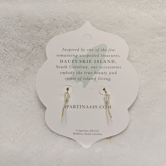 18kt Matte Gold Plated Scalloped Heart Earrings in Gold NIB - Picture 7 of 10